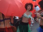 picchiano bruciano viva, colpa fenomeno prostituzione