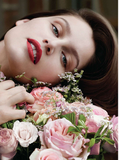 Laetitia Casta in Dolce & Gabbana su Harper's Bazaar UK