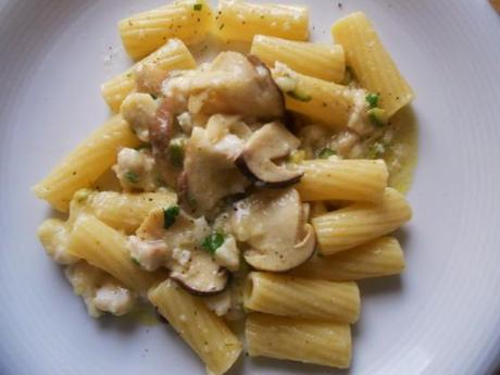 Rigatoni alla gallinella e funghi porcini