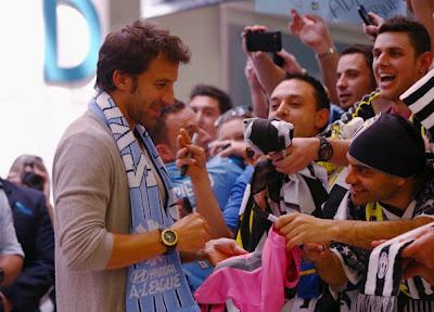 Del Piero arriva a Sidney, tutti pazzi per l'ex numero 10 della Juventus