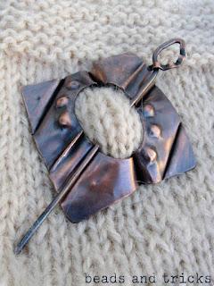 Spilla da scialle in rame e foldforming