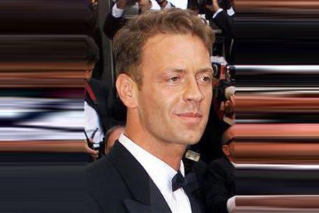 TAGLI DI CAPELLI DI ROCCO SIFFREDI IL PIù FAMOSO PORNO ATTORE ITALIANO