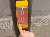 VIDEO: Germania: Ecco semaforo divertente; attesa verde, giochi “Street Pong”.