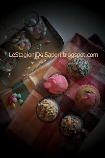 CUPCAKES AL CIOCCOLATO E COCCO CON FROSTING ALLA CREMA DI BURRO AROMATIZZATA ALLA LIQUIRIZIA