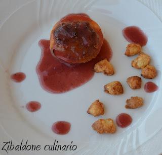 Pesche ripiene con salsa all'uva fragola e crumble