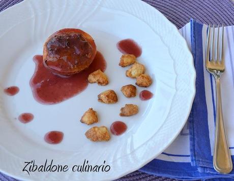 Pesche ripiene con salsa all'uva fragola e crumble