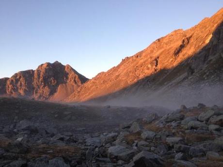 Luci del mattino tra le montagne