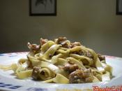 fuori stagione… Fettuccine Salsiccia Funghi Porcini coccolarsi durante acquazzone!