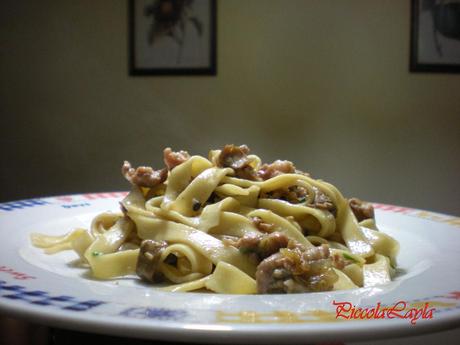 Un fuori stagione… Fettuccine con Salsiccia e Funghi Porcini … per coccolarsi durante un acquazzone!