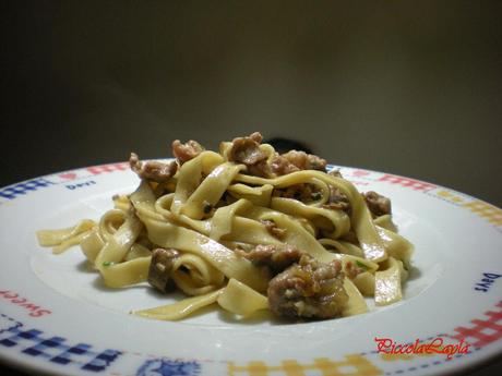 Un fuori stagione… Fettuccine con Salsiccia e Funghi Porcini … per coccolarsi durante un acquazzone!