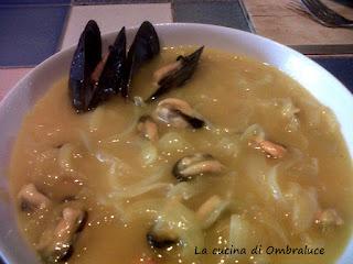 Zuppa di cipolle e cozze allo zafferano