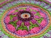 Crochet: cappottino rosso primo campione decorativo