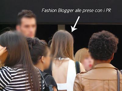 MilanoFashionWeek 2012: cosa succede fuori da una sfilata, come perdere la dignità per un posto standing