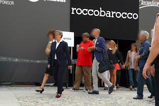 MilanoFashionWeek 2012: cosa succede fuori da una sfilata, come perdere la dignità per un posto standing