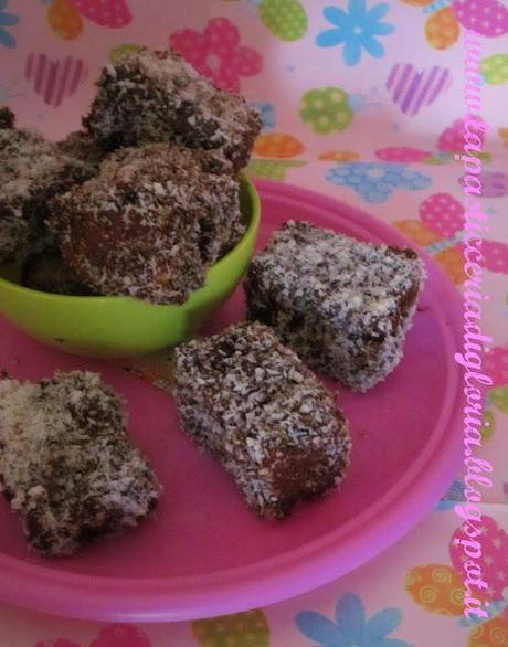 Torta e quadrotti al cocco