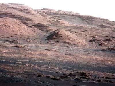 Le prime immagini di Curiosity su Marte