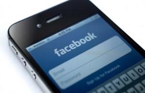 Facebook con pubblicità anche su iPhone