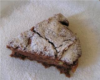 Variazioni sulla torta di mele, con farina di riso e cacao