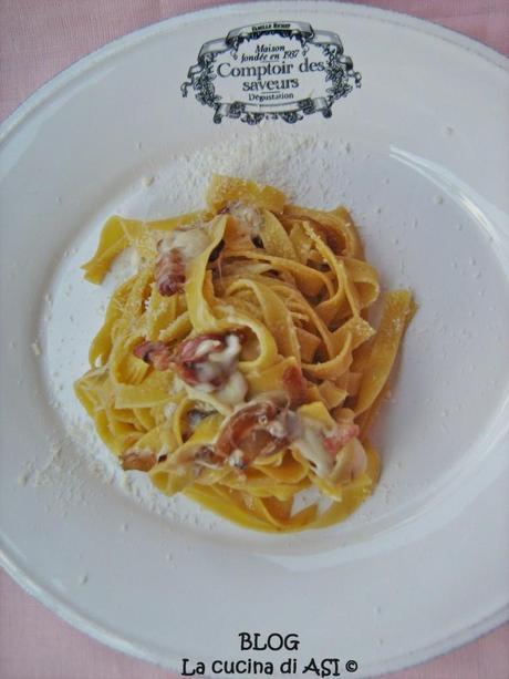 TAGLIATELLE CON CIPOLLE, PANCETTA ED ASIAGO ricetta veloce