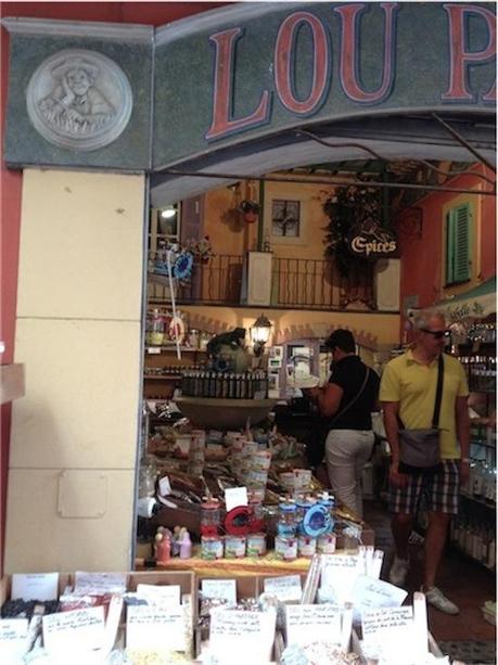 Al mercatino del brocante di Nizza.