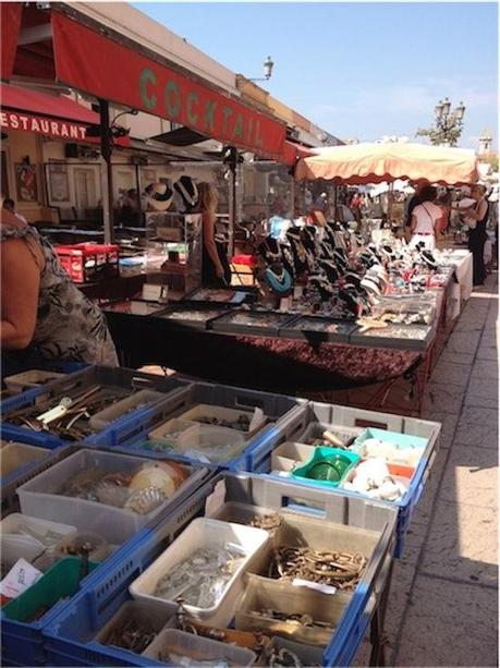 Al mercatino del brocante di Nizza.