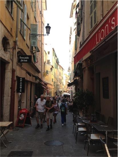 Al mercatino del brocante di Nizza.