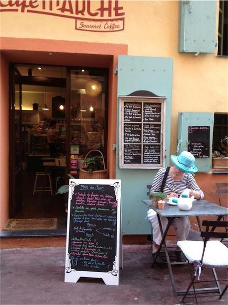 Al mercatino del brocante di Nizza.