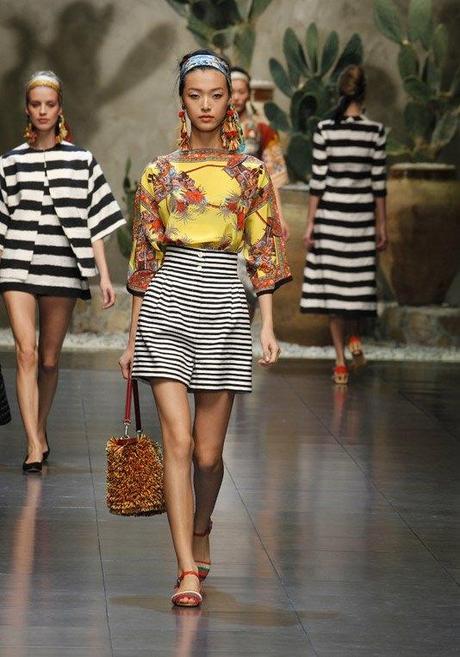 Dolce & Gabbana per la primavera estate 2013 celebra la Sicilia, fra pupi, carretti siciliani e motivi della ceramica locale