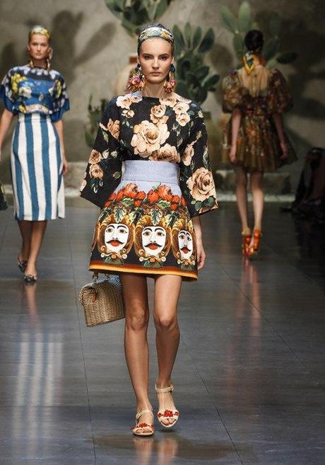 Dolce & Gabbana per la primavera estate 2013 celebra la Sicilia, fra pupi, carretti siciliani e motivi della ceramica locale