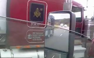 Fema-Massoneria. Camion massone trasporta bare della FEMA.