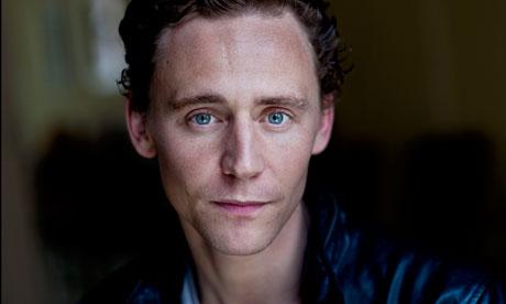 Tom Hiddleston, il compare da presentare a mammà