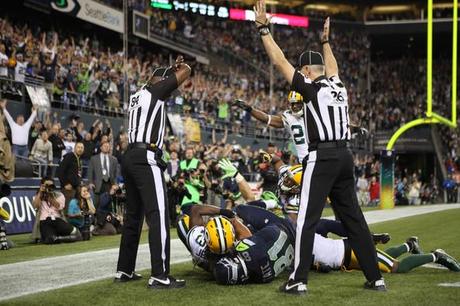 I Seattle Seahawks vincono il Monday Night delle polemiche.