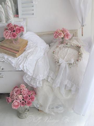 Fiori rosa... fiori sul tavolo...