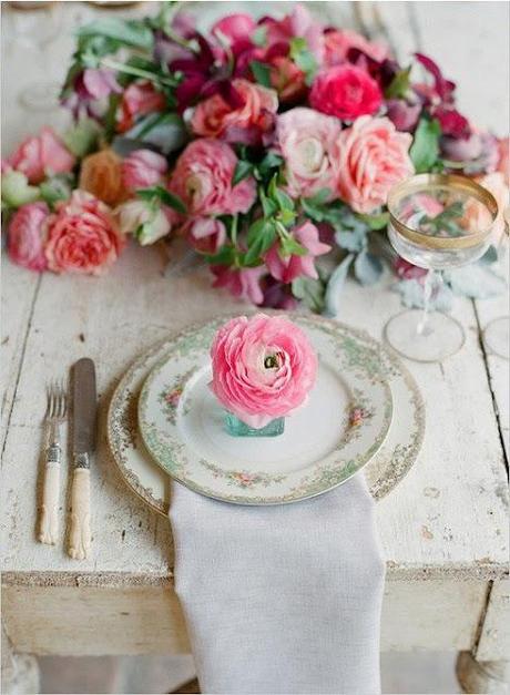 Fiori rosa... fiori sul tavolo...