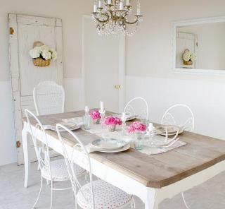 Fiori rosa... fiori sul tavolo...