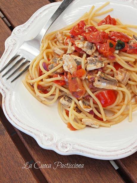 Spaghetti alle alici, pomodorini e basilico
