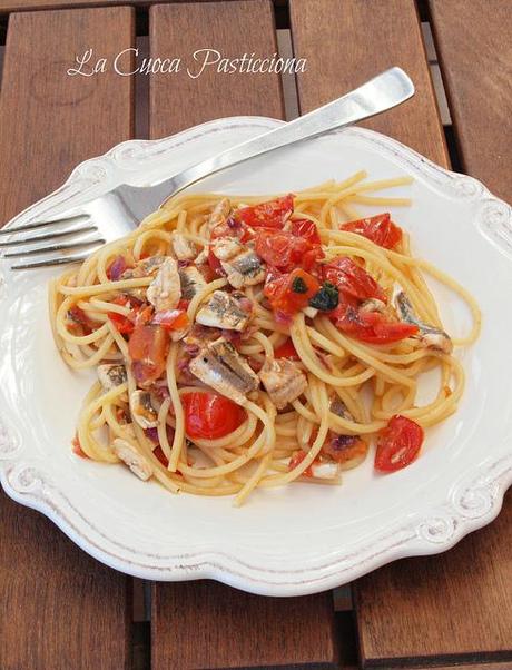 Spaghetti alle alici, pomodorini e basilico