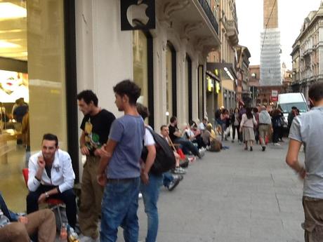 [LIVE] Day One iPhone 5 di Bologna [AGGIORNATO]