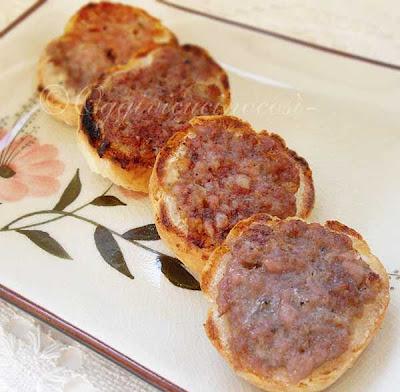 Crostini golosi Stracchino e Salsicce Casalinghe