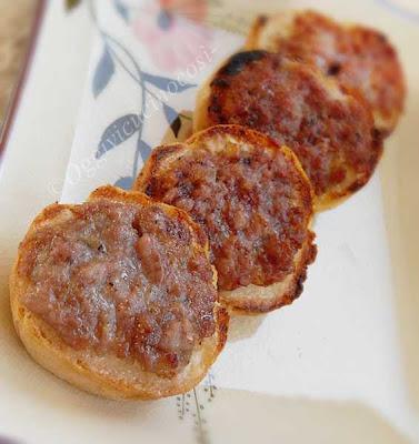 Crostini golosi Stracchino e Salsicce Casalinghe