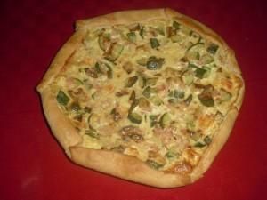 Quiche di zucchine, cotto e formaggio