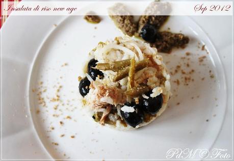 Insalata di riso new age: oline nere, tonno, cipolla e fagiolini