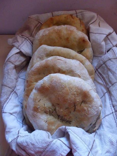 focaccine al rosmarino con impasto alle patate