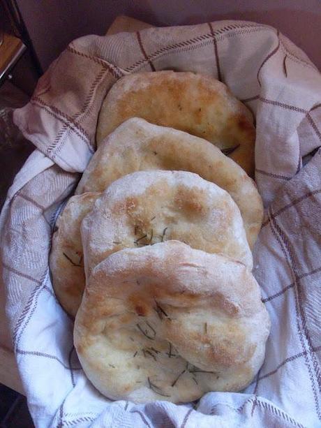 focaccine al rosmarino con impasto alle patate