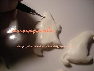 Fantasmi di Fimo: la collanina di Halloween. Tutorial / Les fantomes en Fimo: le collier de Halloween. Tutoriel