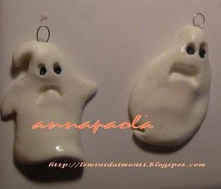 Fantasmi di Fimo: la collanina di Halloween. Tutorial / Les fantomes en Fimo: le collier de Halloween. Tutoriel