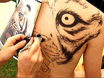 Corsi body painting pennello e spugna ed aerografo