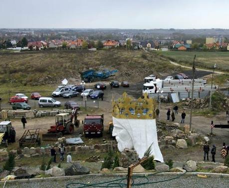 FOTO DEL GIORNO 28 OTTOBRE 2010 : LA STATUA PIù GRANDE DI CRISTO è COSTRUITA IN  POLONIA