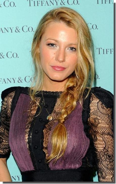 Cool celebrity hairstyle: side braid