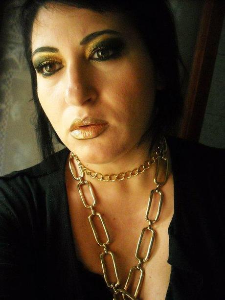 Vero in Black & Gold ...